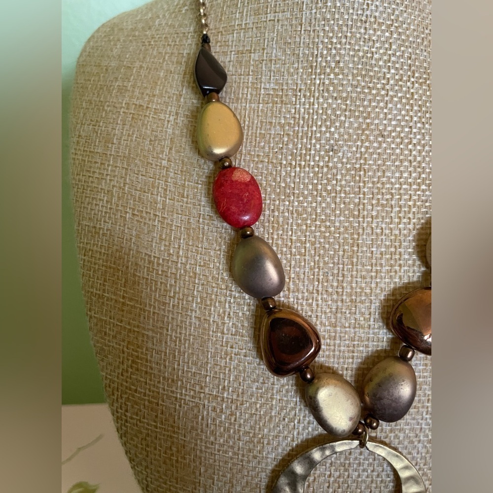 Elegant Multicolor Beaded Necklace - Picture 5 of 6